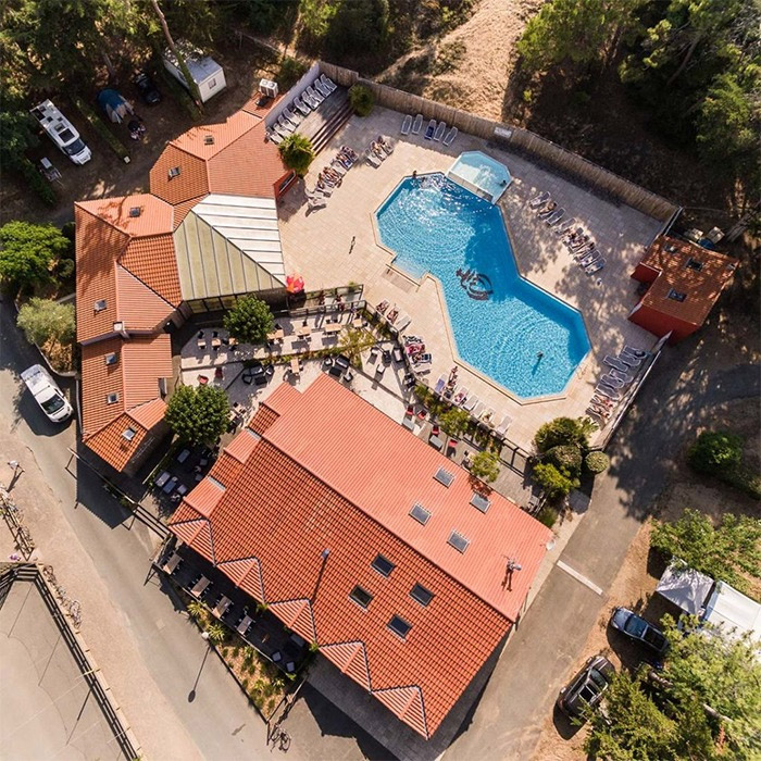 location hébergement de luxe camping avec piscine Saint Gilles de Vie