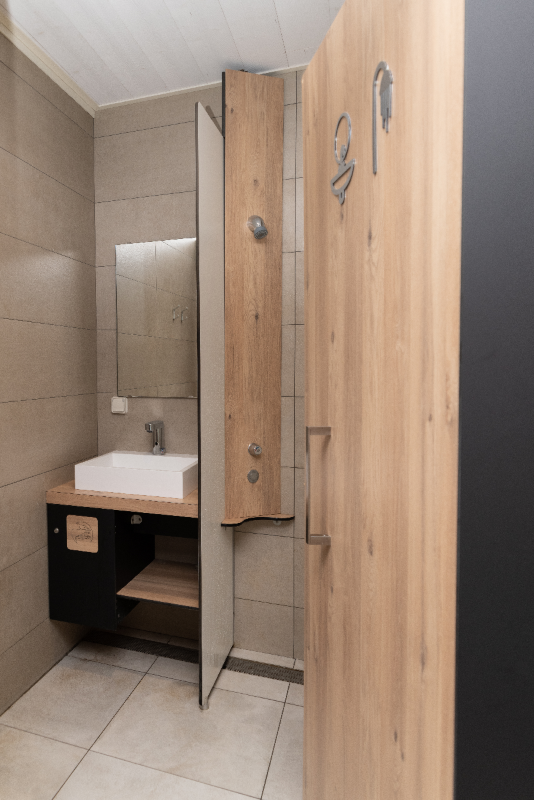 sanitaires accessible pendant location emplacement tente saint gilles croix de vie