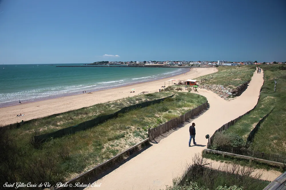 promenade le long de la côte à st gilles