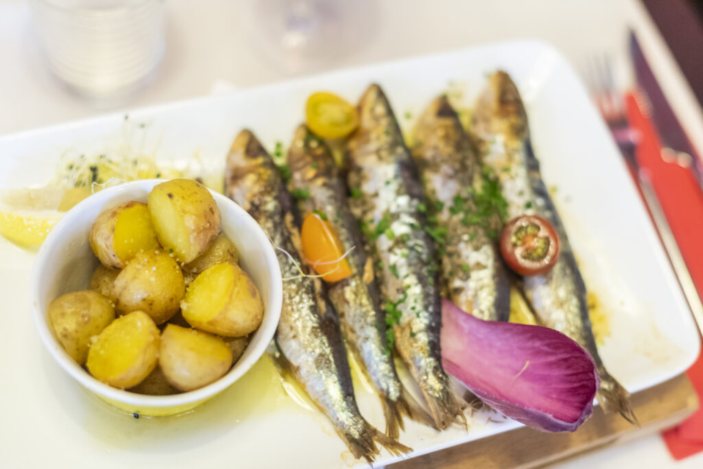 plat de sardines saint gilles avec petite pomme de terre